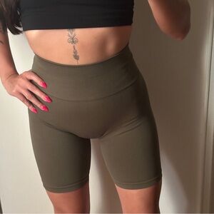 Alphalete Amplify Shorts 6.5” - OAK